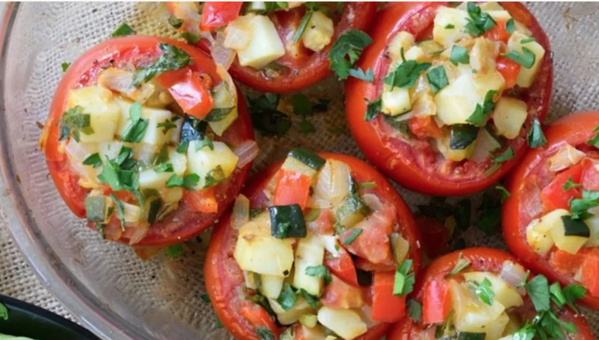 Tomates rellenos de heura y verduras